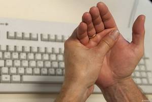 Болят суставы пальцев рук: причины и лечение боли в пальцах