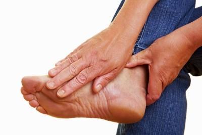Чем лечить подагру на ногах: как не навредить себе