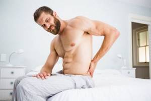 Боль в копчике у мужчин: причины, лечение, меры профилактики