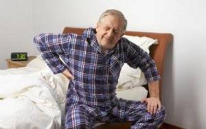 Скованность в суставах и позвоночнике по утрам: причины и лечение