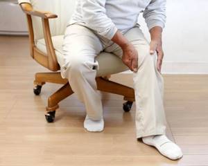 Болит колено при ходьбе: причины, лечение