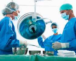 Удаление межпозвоночной грыжи, операция, риски, хирургические методы