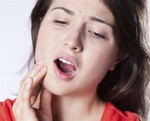 Почему хрустит челюсть при открытии рта и жевании