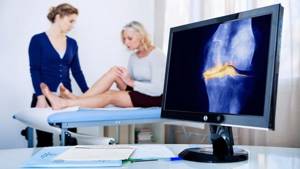Какой врач лечит артрит: ревматолог и травматолог