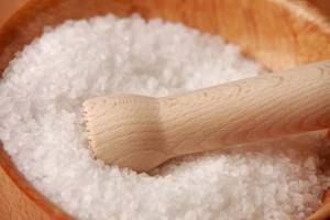 Лечение суставов солью: компрессы, повязки, солевой раствор