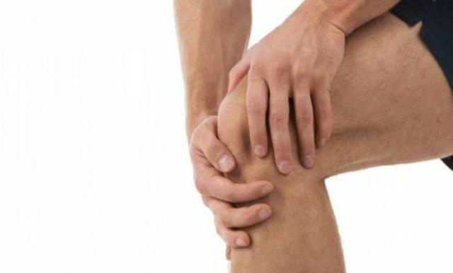 Болят колени при приседании и вставании: чем лечить, причины боли