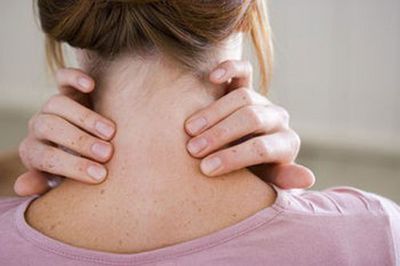 Обострение шейного остеохондроза: симптомы, первая помощь, лечение