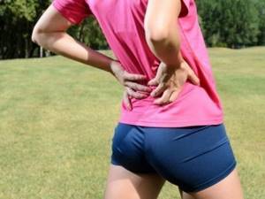 Боль в спине отдает в ногу: причины, лечение, что делать
