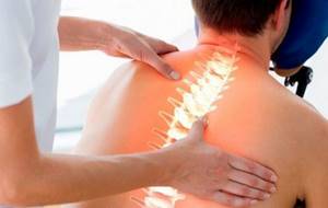Почему болит позвоночник посередине спины? Методы лечения и устранения боли.