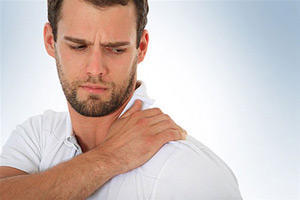 Шейно-плечевой остеохондроз: признаки, симптомы, методы лечения