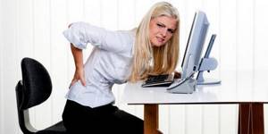 Боль в спине между лопатками: причины, лечение, почему болит спина